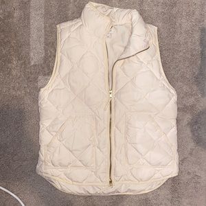 Light weight puffy vest